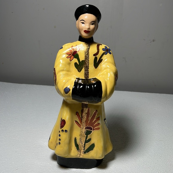 Vintage HandPainted Figurines Gold Trim Set of 2 - Picture 2 of 11